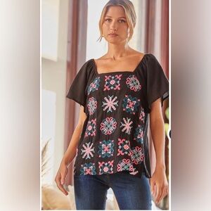Savanna Jane black EMBROIDERED TILE DESIGN TOP M